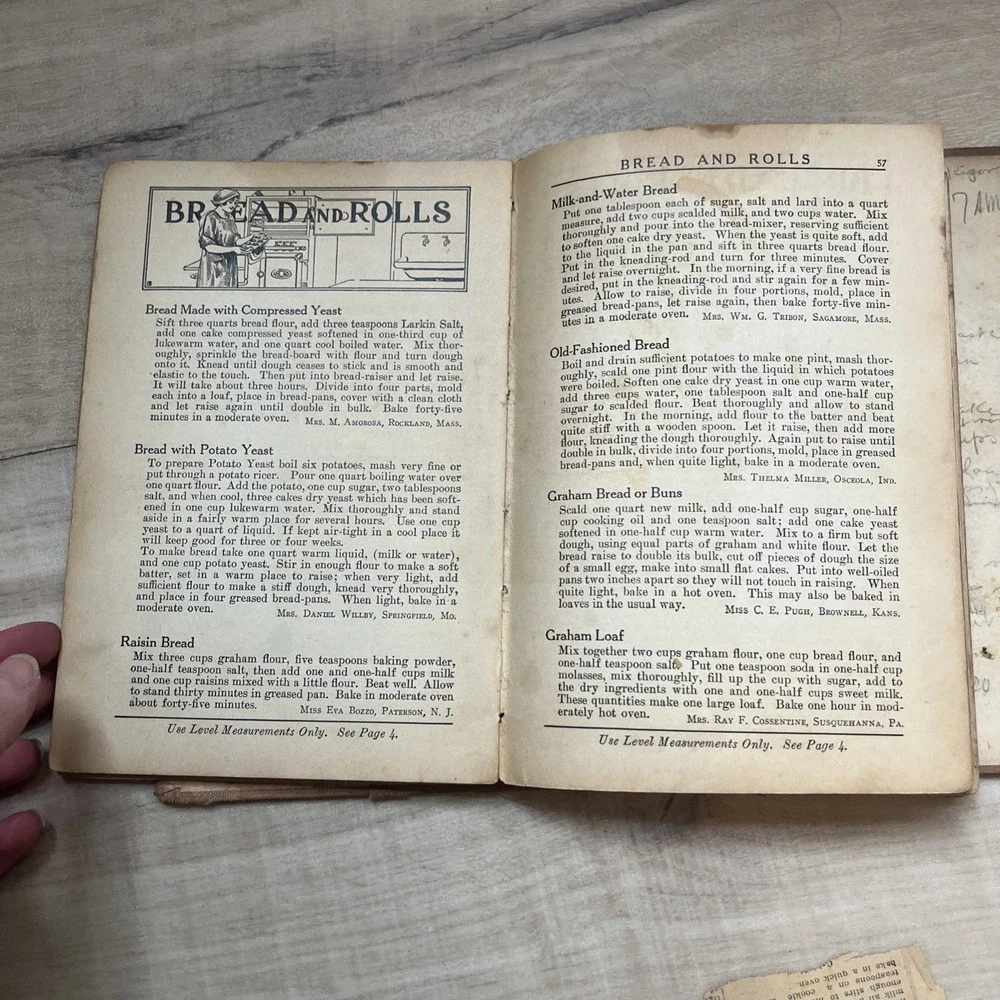 Vintage 1923 Larkin Housewives' CookBook.  Larkin Company Inc